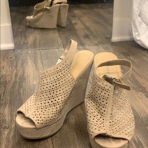 nude wedges